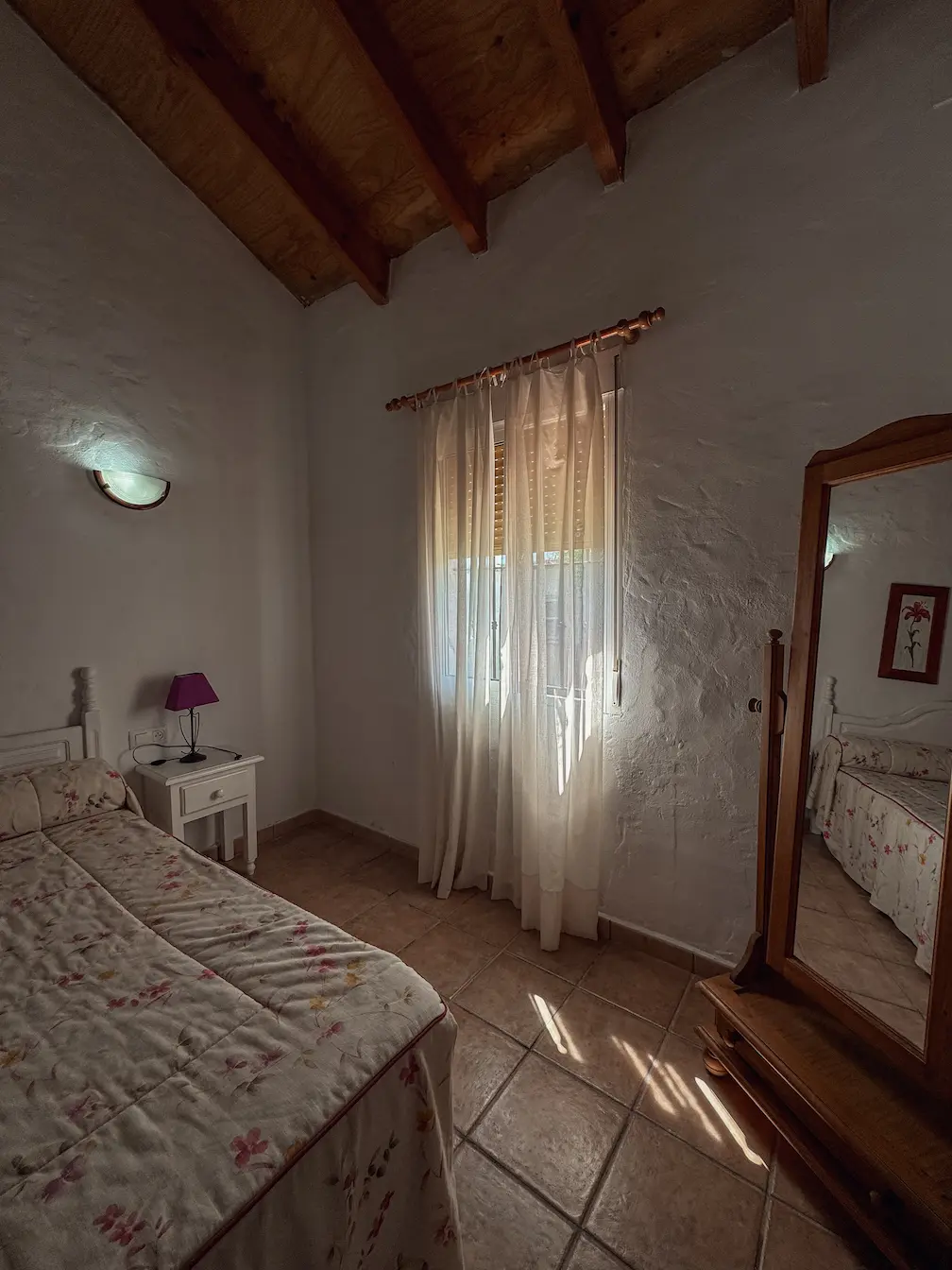 Amplia y luminosa habitación de matrimonio.